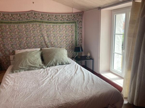 Jolie batîsse du 19ème siècle proche plage et port