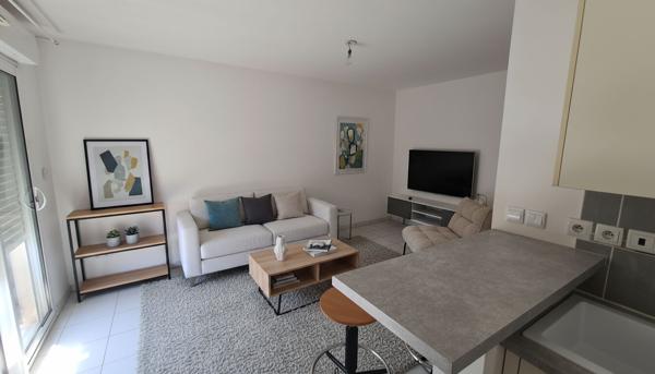 proche toutes commodités studio 26 m2, 2ème étage avec ascenseur, norme handicapé e