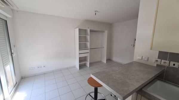 proche toutes commodités studio 26 m2, 2ème étage avec ascenseur, norme handicapé e