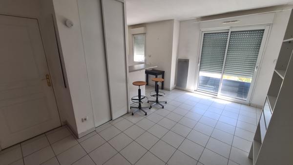 proche toutes commodités studio 26 m2, 2ème étage avec ascenseur, norme handicapé e