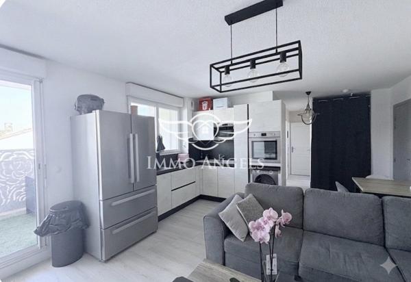 TRES BEAU T3 ENTIEREMENT RENOVE-TERRASSE-GARAGE FERME-PLACE DE PARKING PRIVATIVE
