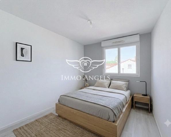 TRES BEAU T3 ENTIEREMENT RENOVE-TERRASSE-GARAGE FERME-PLACE DE PARKING PRIVATIVE