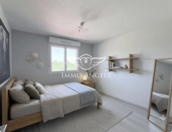 TRES BEAU T3 ENTIEREMENT RENOVE-TERRASSE-GARAGE FERME-PLACE DE PARKING PRIVATIVE