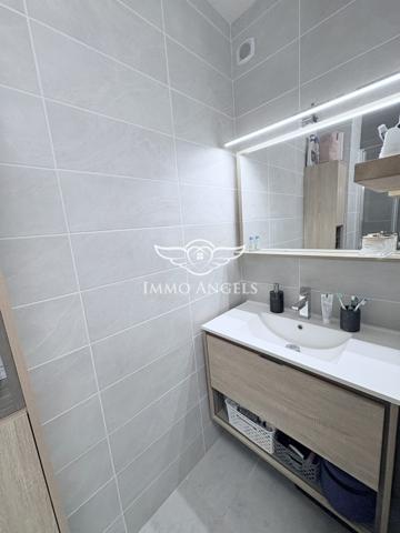 TRES BEAU T3 ENTIEREMENT RENOVE-TERRASSE-GARAGE FERME-PLACE DE PARKING PRIVATIVE