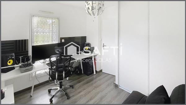 Maison de Plain-pied de 113m² sur 600 m² - 4 Ch - Garage - Jardin - au Calme