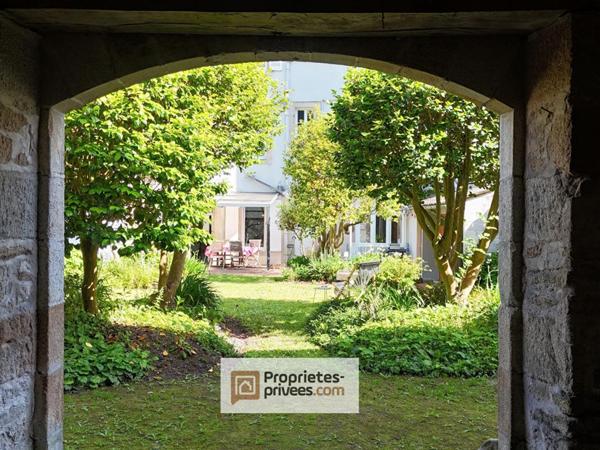Quimper Centre : Duplex 160 m² avec jardin, studio indépendant et dépendance
