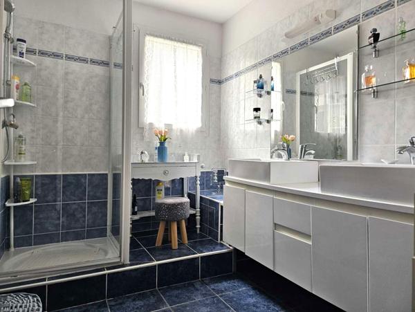 Villeneuve-sur-Lot (47300) VILLENEUVE/LOT - APPARTEMENT - 108M² - 4 PIECES - 3 CHAMBRES - TERRASSE - GARAGE - COMMERCES