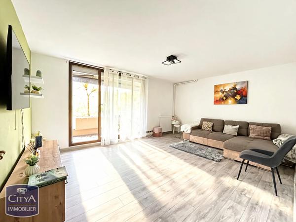 Appartement à vendre 4 pièces 81m² Évry-Courcouronnes (91000)