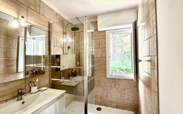 Appartement à vendre    3 pièces • 56,80 m2 Bandol