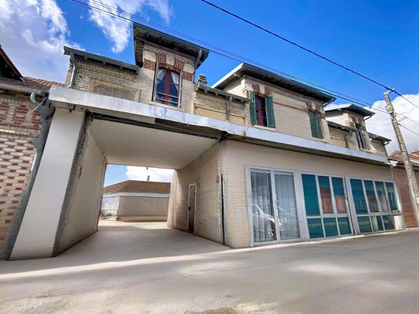 maison habitation 200 m2 + entrepôt professionnel de 800 m2