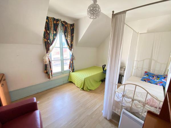 maison habitation 200 m2 + entrepôt professionnel de 800 m2