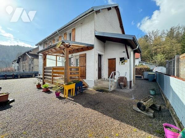 Maison avec 3 chambres sur sous sol + T3 indépendant (à rénover) (accès et portail) Garage Jardin