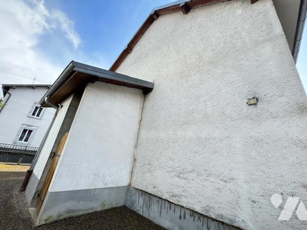 Maison avec 3 chambres sur sous sol + T3 indépendant (à rénover) (accès et portail) Garage Jardin