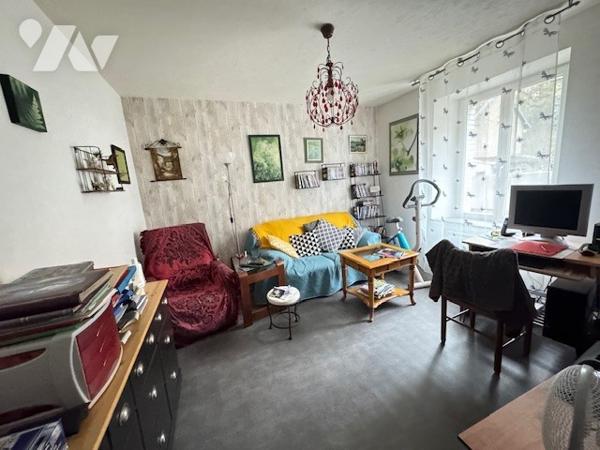 Maison avec 3 chambres sur sous sol + T3 indépendant (à rénover) (accès et portail) Garage Jardin