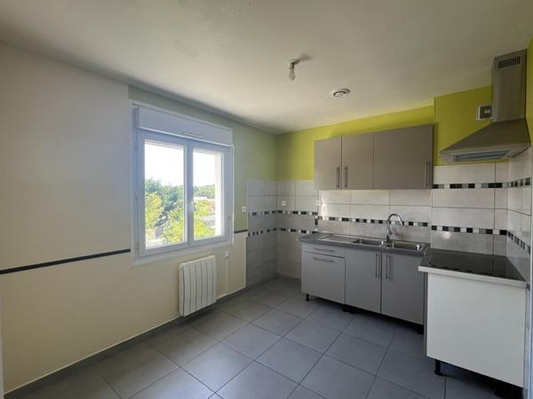 Maison à louer 680 € CC La Roche-sur-Yon 4 p 71 m² DPE E