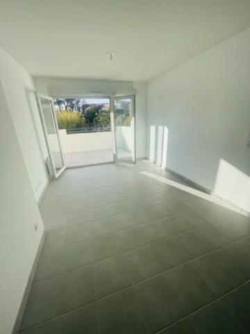 Domaine de terre rouge, bel appartement T2 de 36,85m2 avec terrasse et une place de stationnement extérieur au sein d' une résidence d'architecture contemporaine avec piscine...