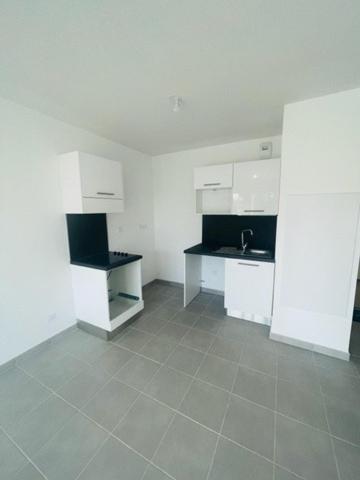 Domaine de terre rouge, bel appartement T2 de 36,85m2 avec terrasse et une place de stationnement extérieur au sein d' une résidence d'architecture contemporaine avec piscine...