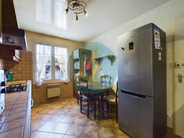 Saint-Privé (89220) Pavillon plain-pied 2 chambres avec grand garage et terrain clos.