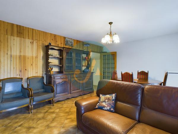 Saint-Privé (89220) Pavillon plain-pied 2 chambres avec grand garage et terrain clos.