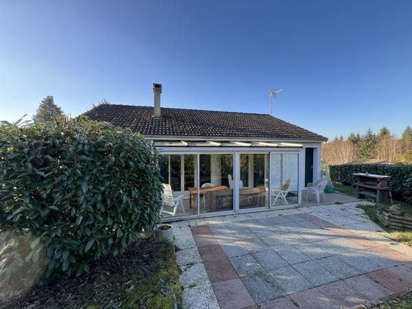 Saint-Privé (89220) Pavillon plain-pied 2 chambres avec grand garage et terrain clos.