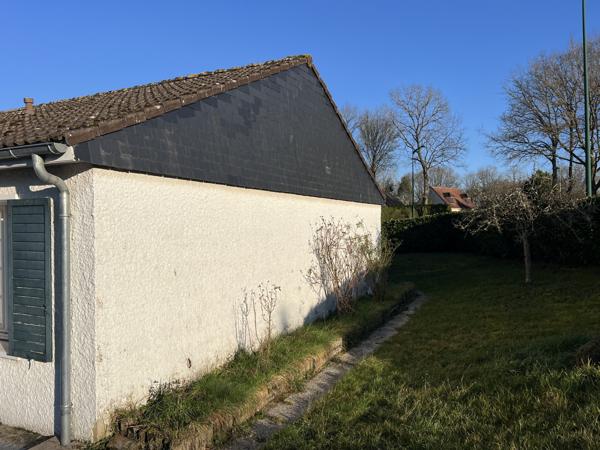 Saint-Privé (89220) Pavillon plain-pied 2 chambres avec grand garage et terrain clos.