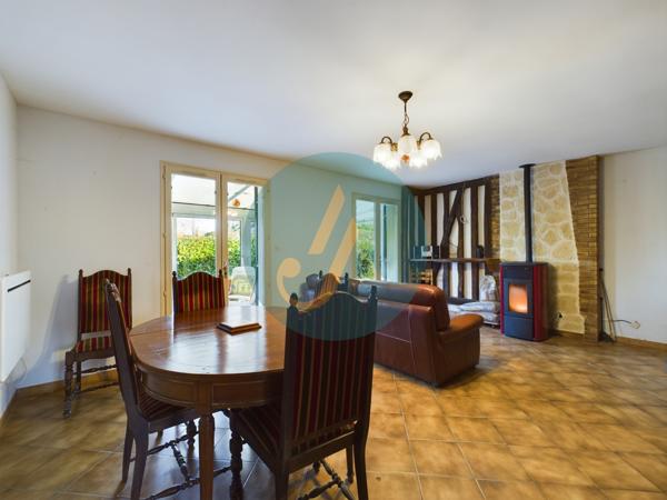 Saint-Privé (89220) Pavillon plain-pied 2 chambres avec grand garage et terrain clos.