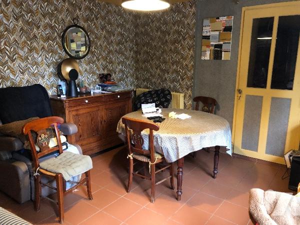 Maison ancienne d'habitation comprenant :