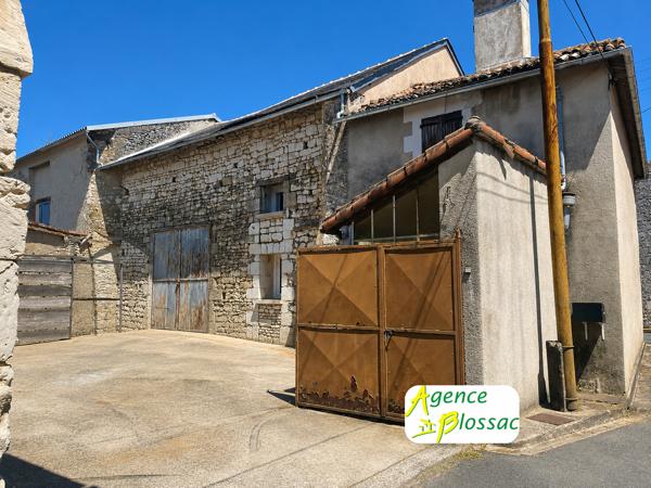 MAISON EN PIERRE AVEC GRANGE // COUR // CENTRE MIREBEAU