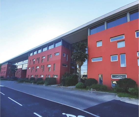 Bureaux à vendre à Nîmes 198,80 m² parking privatif proche TGV Parc Georges Besse