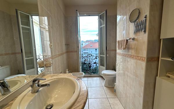 Appartement à vendre    2 pièces •  Nice