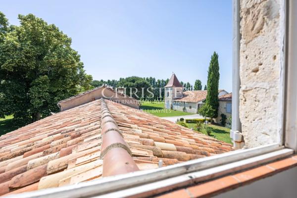 Le Manoir Dovecote et le Pavillon d’Été sont perchés gracieusement au-dessus du pittoresque Canal Latéral