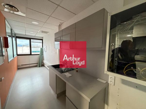 BUREAUX A LOUER MEYLAN - 180 m²