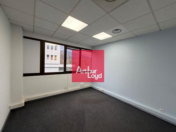 BUREAUX A LOUER MEYLAN - 180 m²