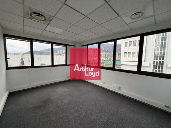 BUREAUX A LOUER MEYLAN - 180 m²