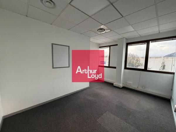 BUREAUX A LOUER MEYLAN - 180 m²