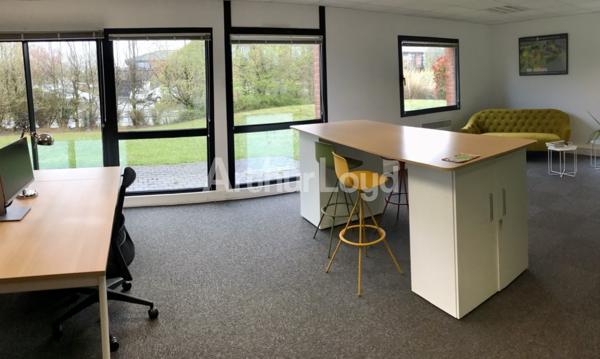 Bureau à louer à Wambrechies avec terrasse privative et environnement verdoyant