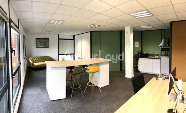 Bureau à louer à Wambrechies avec terrasse privative et environnement verdoyant