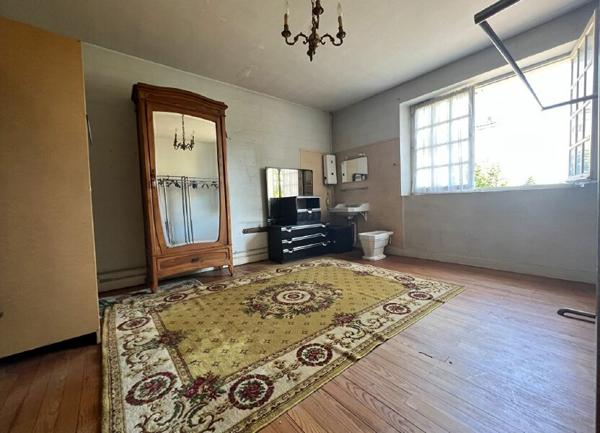 Maison à vendre    5 pièces •  Roquefort