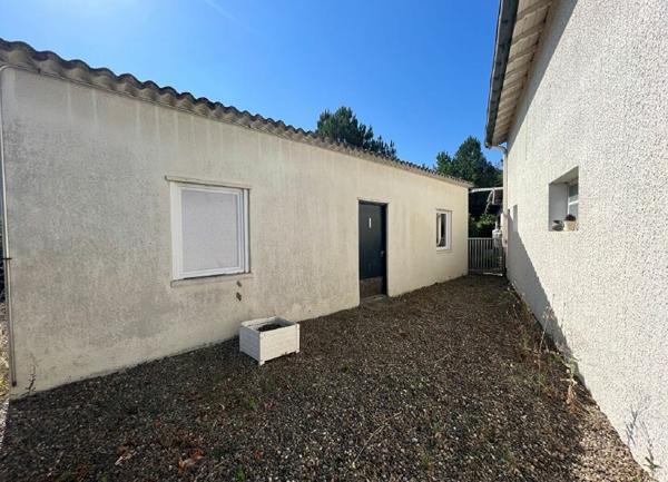 Maison à vendre    5 pièces •  Roquefort