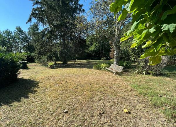 Maison à vendre    5 pièces •  Roquefort