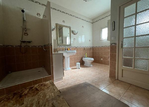 Maison à vendre    5 pièces •  Roquefort