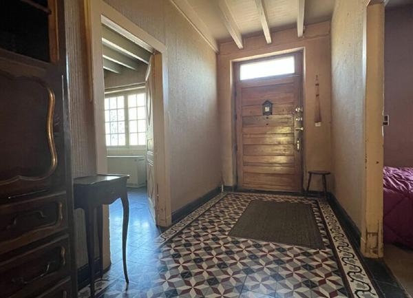 Maison à vendre    5 pièces •  Roquefort