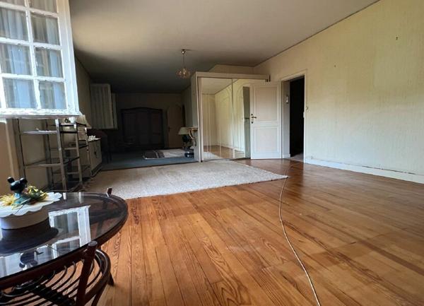 Maison à vendre    5 pièces •  Roquefort