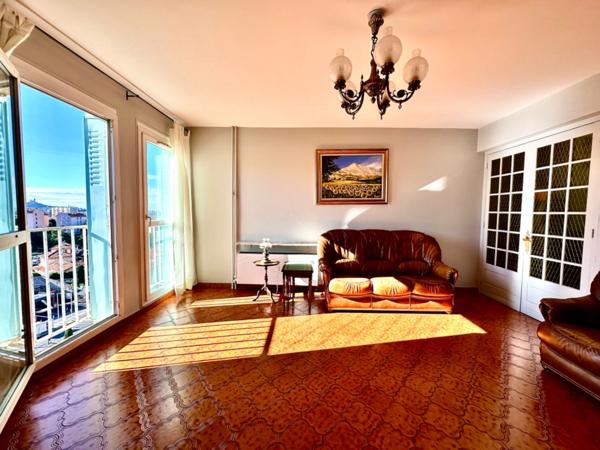 MARSEILLE 4e / 13e – Secteur Chutes-Lavie,T4/5 Traversant – 93 m² – Vue Panoramique – Copropriété Calme +Double Box de 22m2 en SUS.