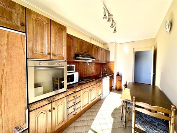 MARSEILLE 4e / 13e – Secteur Chutes-Lavie,T4/5 Traversant – 93 m² – Vue Panoramique – Copropriété Calme +Double Box de 22m2 en SUS.