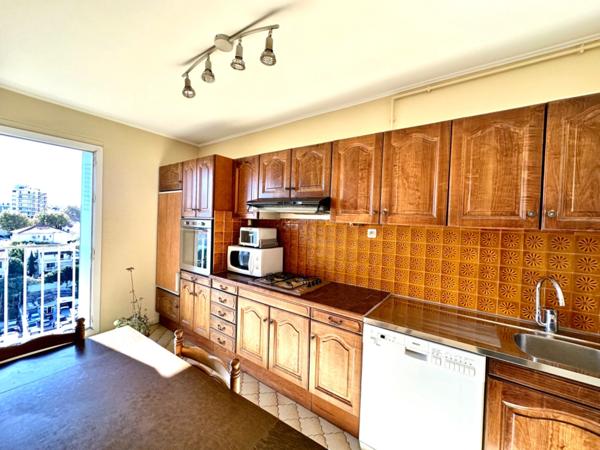 MARSEILLE 4e / 13e – Secteur Chutes-Lavie,T4/5 Traversant – 93 m² – Vue Panoramique – Copropriété Calme +Double Box de 22m2 en SUS.