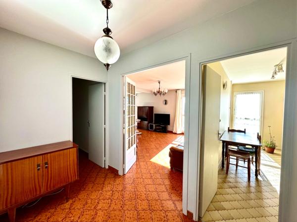 MARSEILLE 4e / 13e – Secteur Chutes-Lavie,T4/5 Traversant – 93 m² – Vue Panoramique – Copropriété Calme +Double Box de 22m2 en SUS.