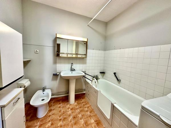 MARSEILLE 4e / 13e – Secteur Chutes-Lavie,T4/5 Traversant – 93 m² – Vue Panoramique – Copropriété Calme +Double Box de 22m2 en SUS.