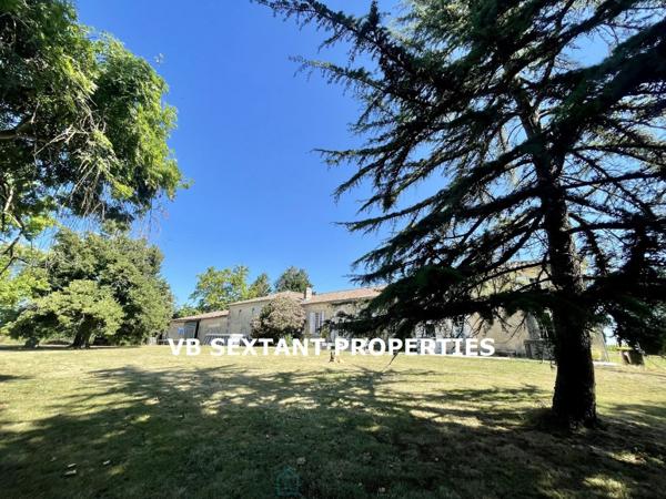 50mn de Bordeaux, près de Cadillac, propriété 40 hectares avec belle demeure et dépendances