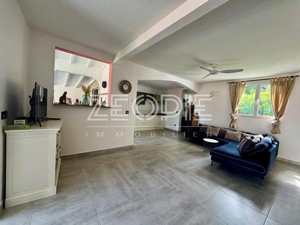 Saint-François (97118) Villa 4 chambres de 160m² environ sur un terrain de 1000m² avec piscine.